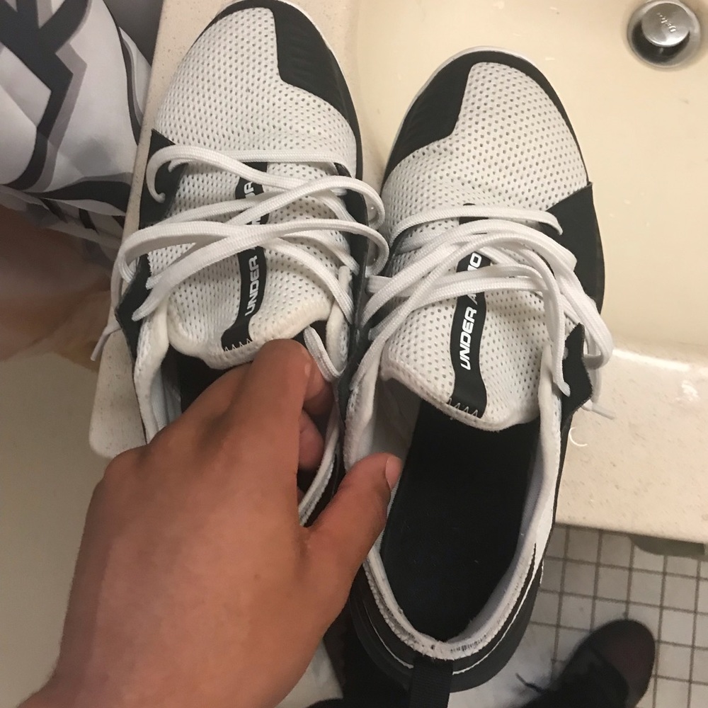 Under Armour shoes RARE - Picture 2 of 5